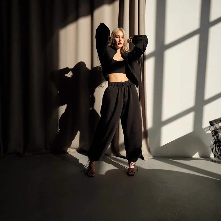 Stilfuld cropped Hoodie og afslappede Joggingbukser Sæt