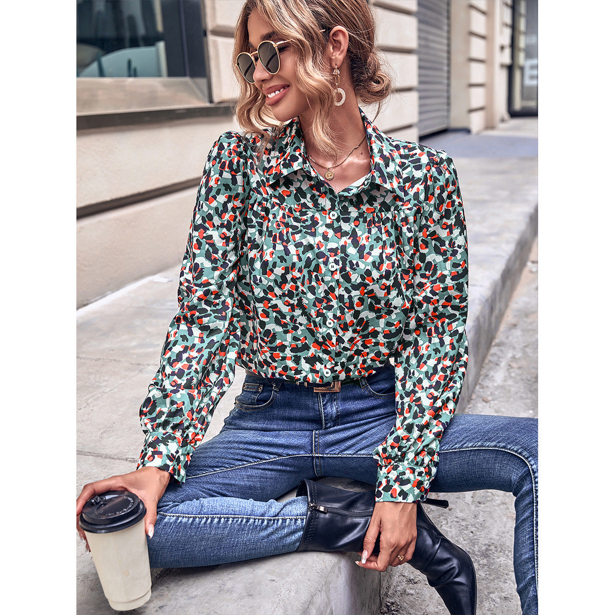 Feminine Bluse med Blomsterprint og Chic Puffærmer