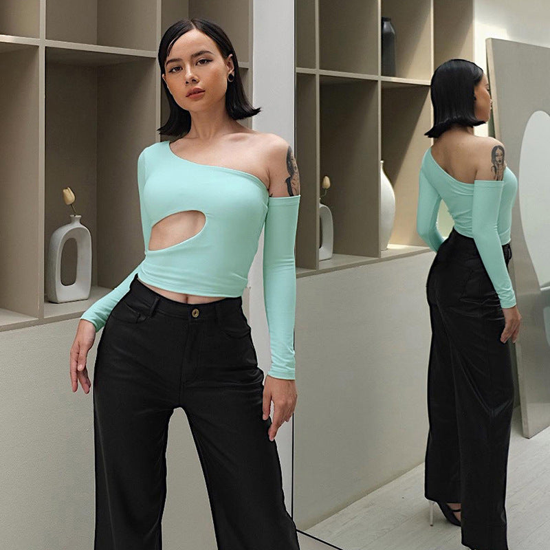 Asymmetriskt långärmat topp med utmanande cut-out