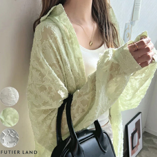 Feminin chiffonkardigan med blommigt tryck och lätt silhuett