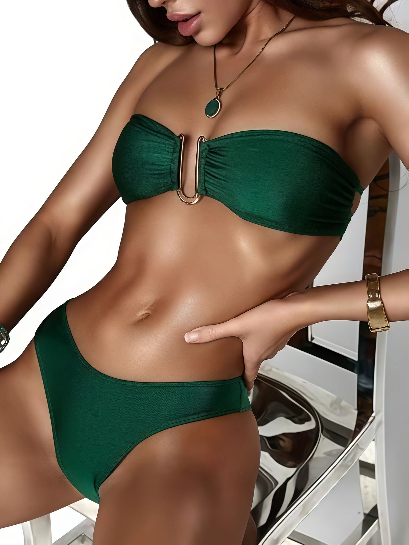 Stilren Bandeau-Bikini med Glamorös Spänne