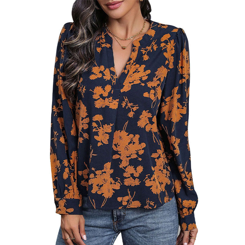 Feminin blus med blommönster och tidlös skärning