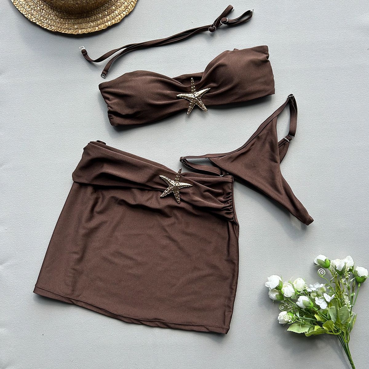 Feminint Bandeau-Bikini-Set med Chic Volang och Stilren Kjol