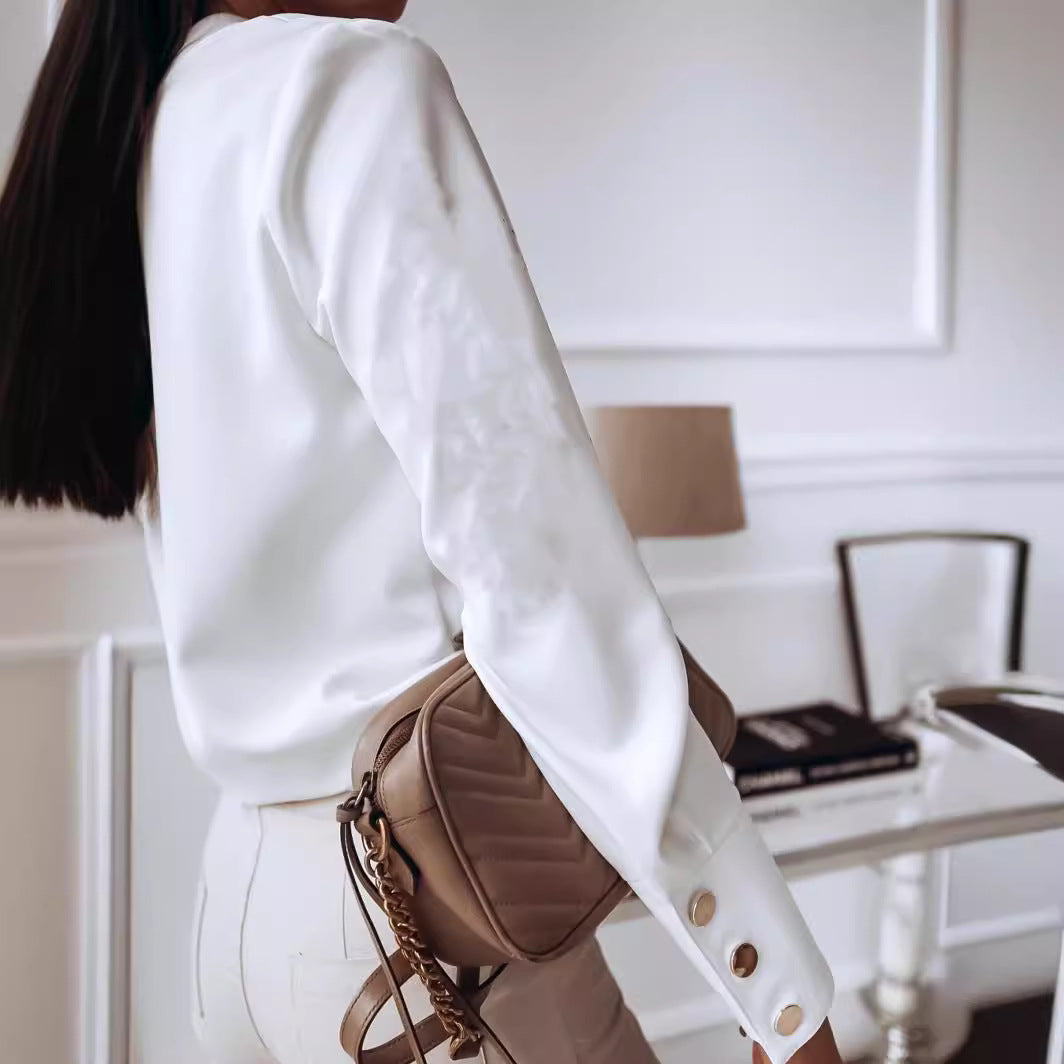 Chic blus med unika detaljer och elegant snitt