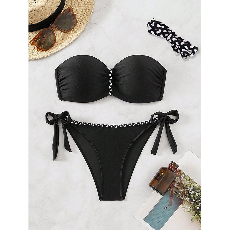 Sofistikerad Bandeau-Bikini med lekfulla detaljer
