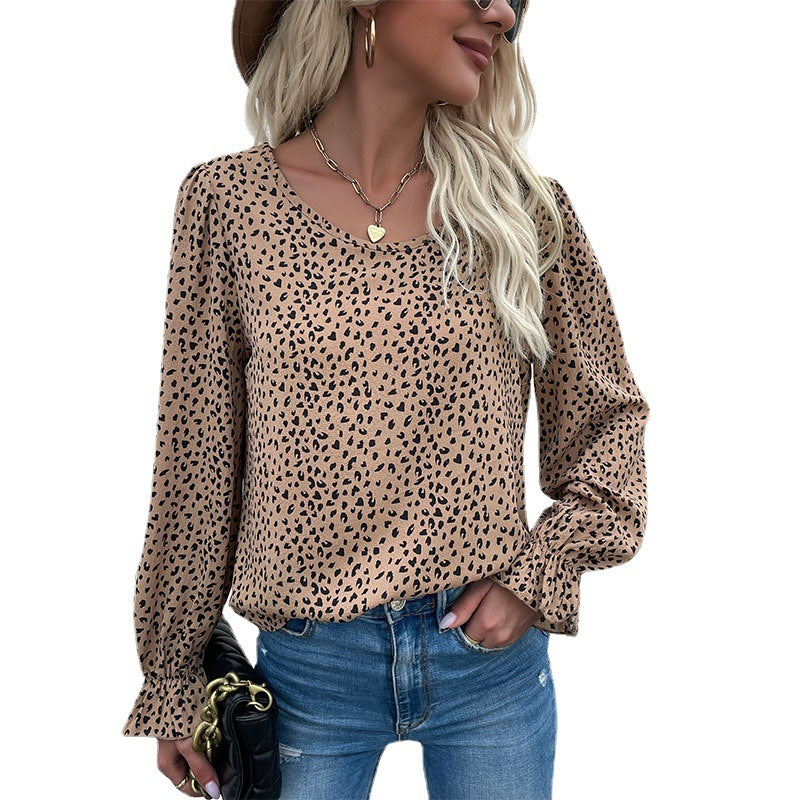 Feminine Bluse med Flatterdetaljer og Dobbelte Puffærmer