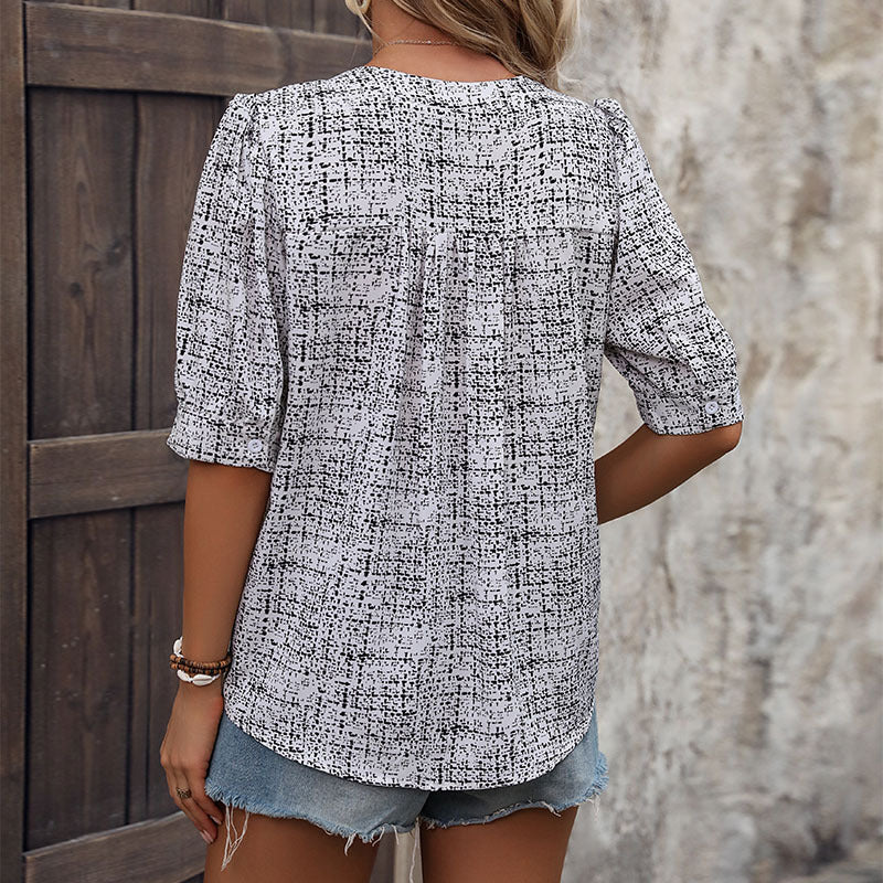 Elegant Bluse med unik grafisk udsmykning og løs pasform