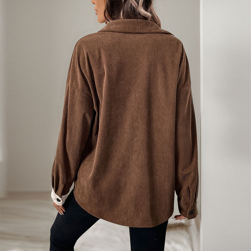 Moderne Cordbluse til kvinder med unikke stofdetaljer