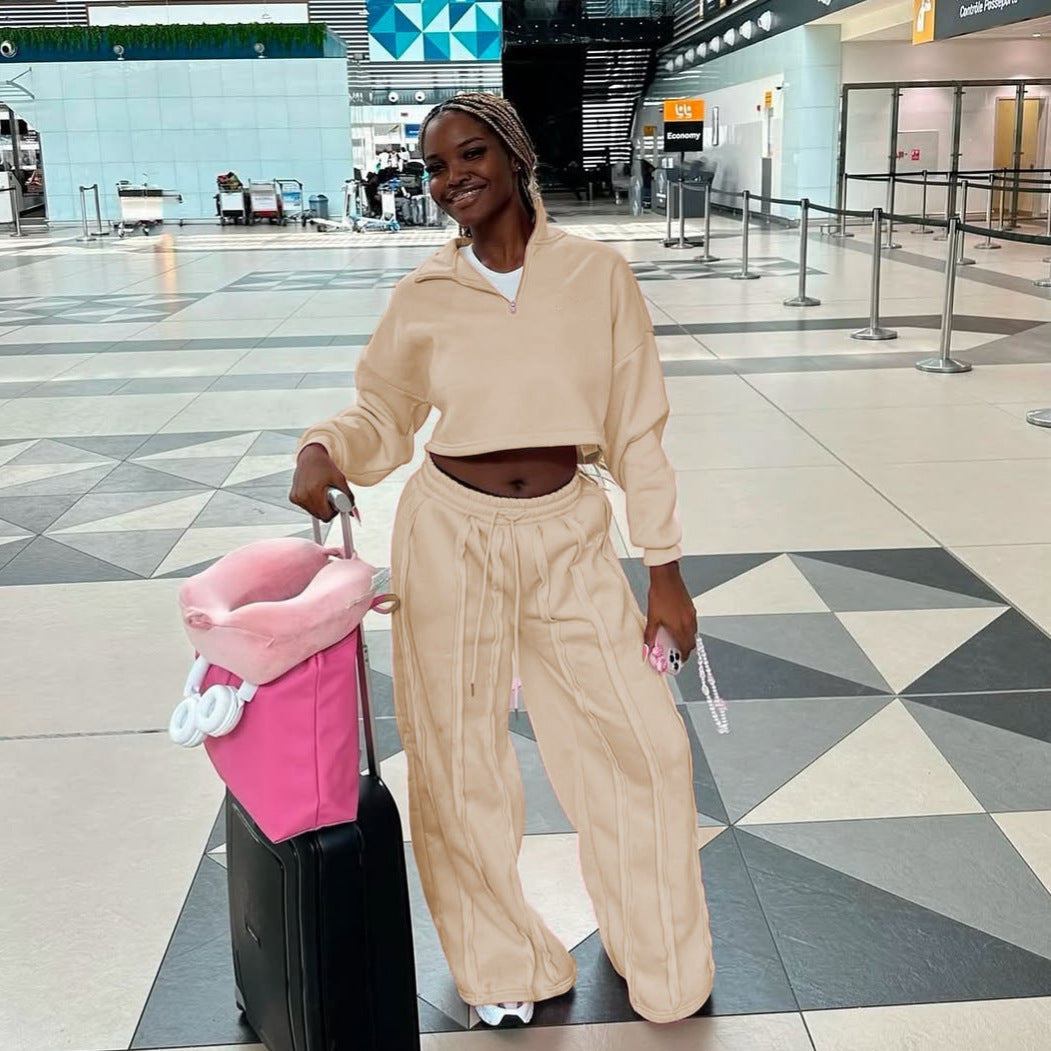 Stilfuldt cropped sæt med pullover og bukser