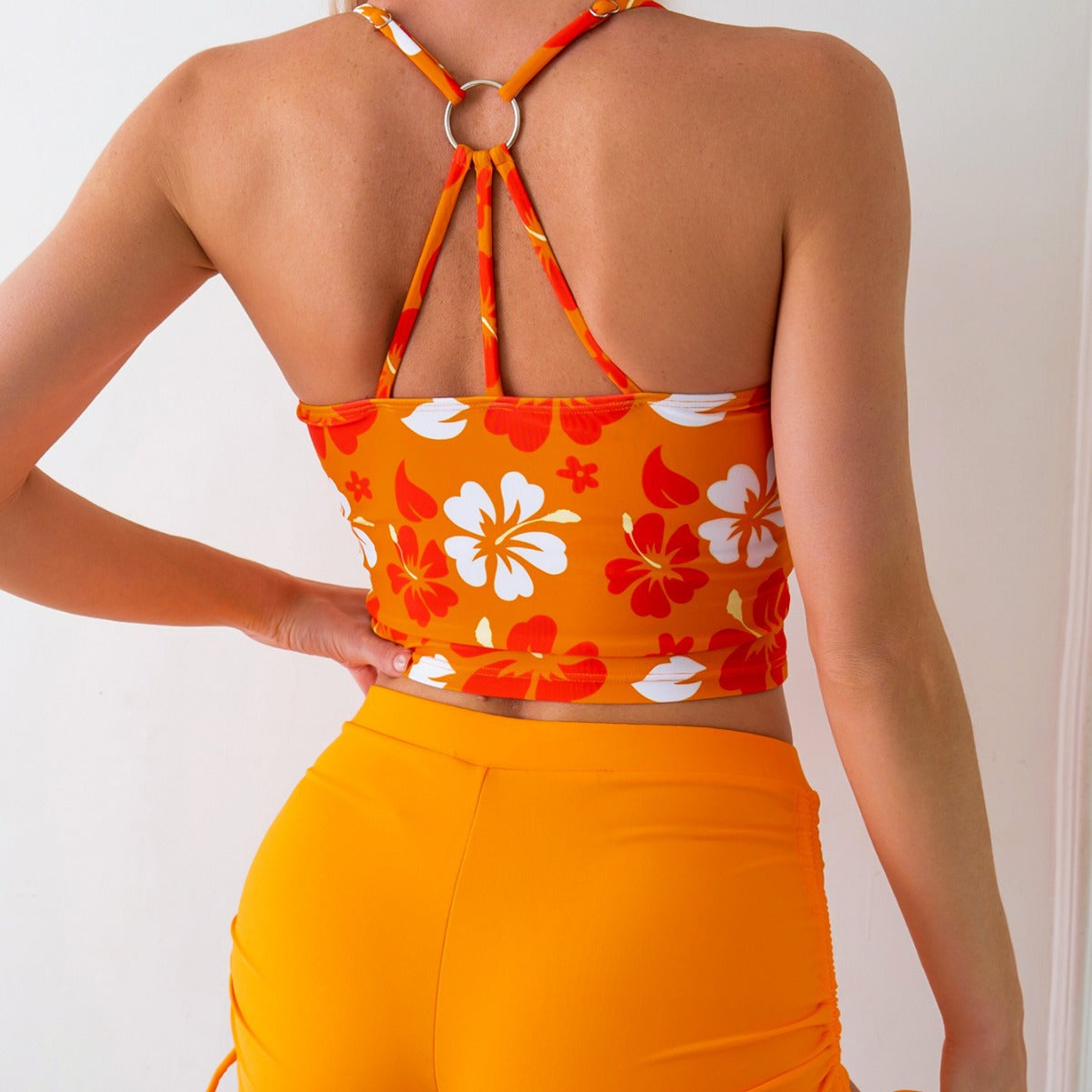 Sommarsätt med blommig topp och hög midja shorts