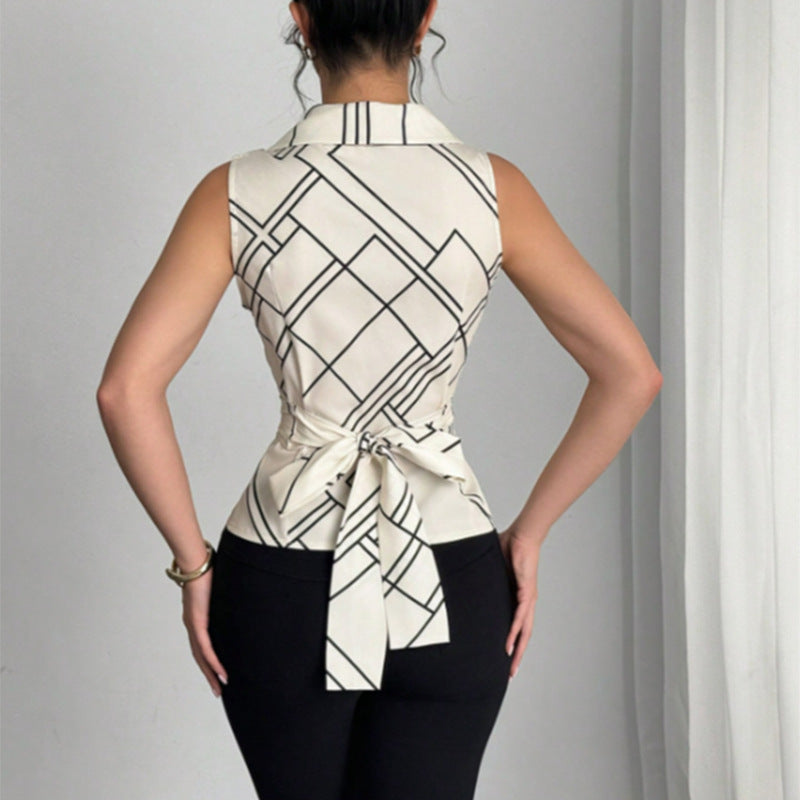 Feminin blustopp med elegant snitt och struktur