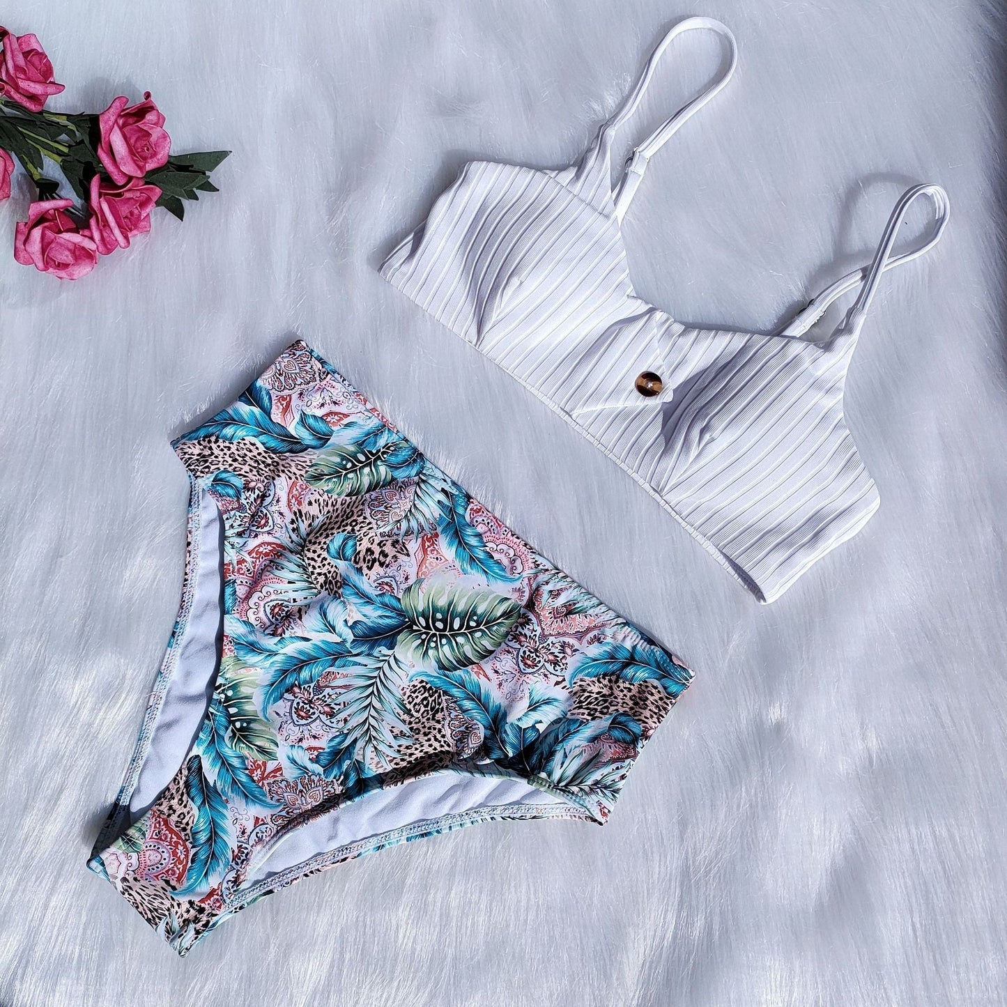 Kvinnligt Bikiniset med Blomsterdesign och Trendig Passform