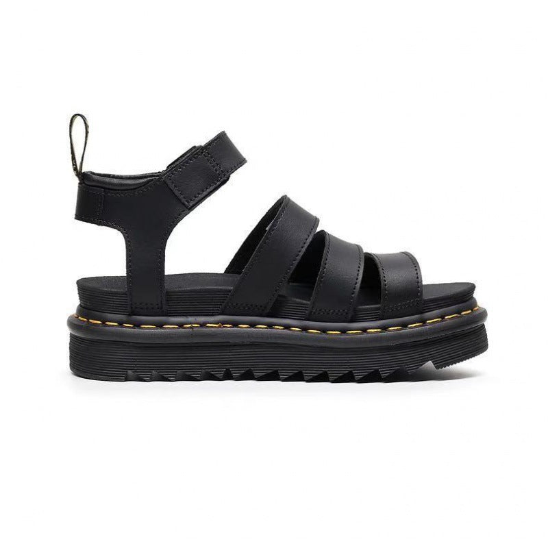 Sandaler för kvinnor med platå och remmar