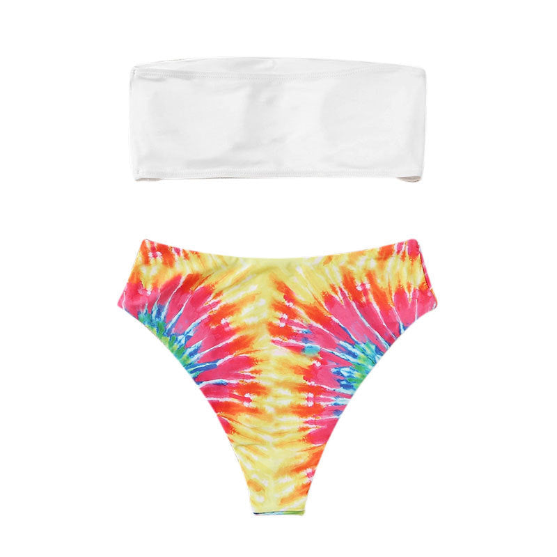 Stilrent Bandeau-Bikini-Set med Trendigt Batikmönster
