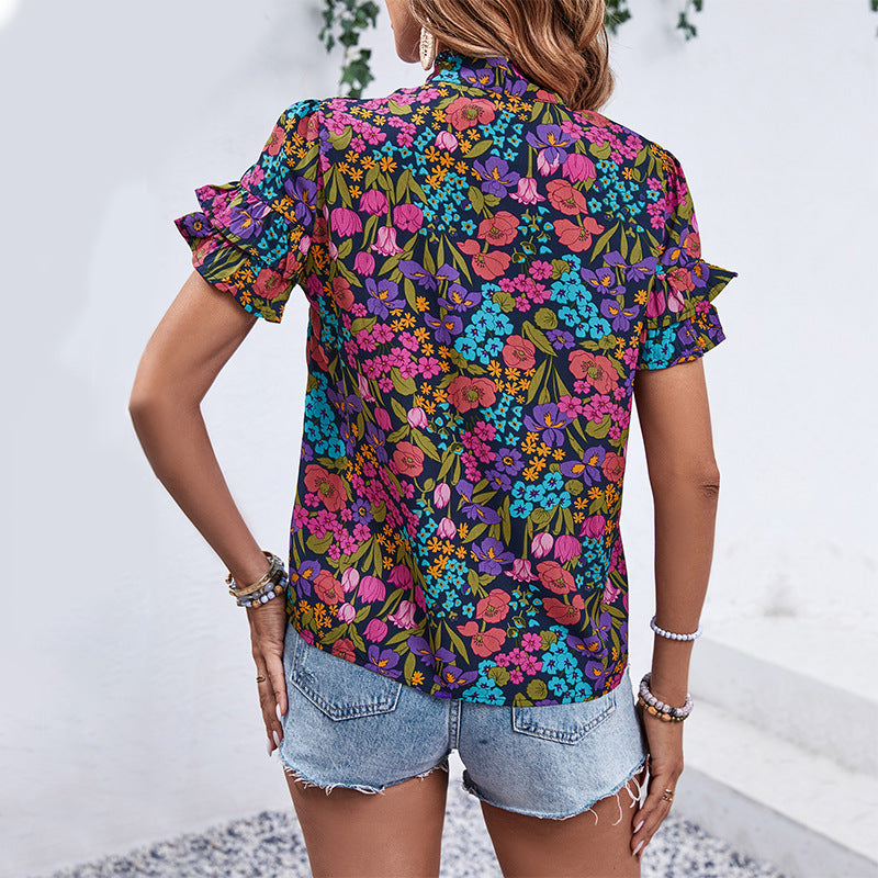 Feminine Blus med Blomstermönster och Volangdetaljer