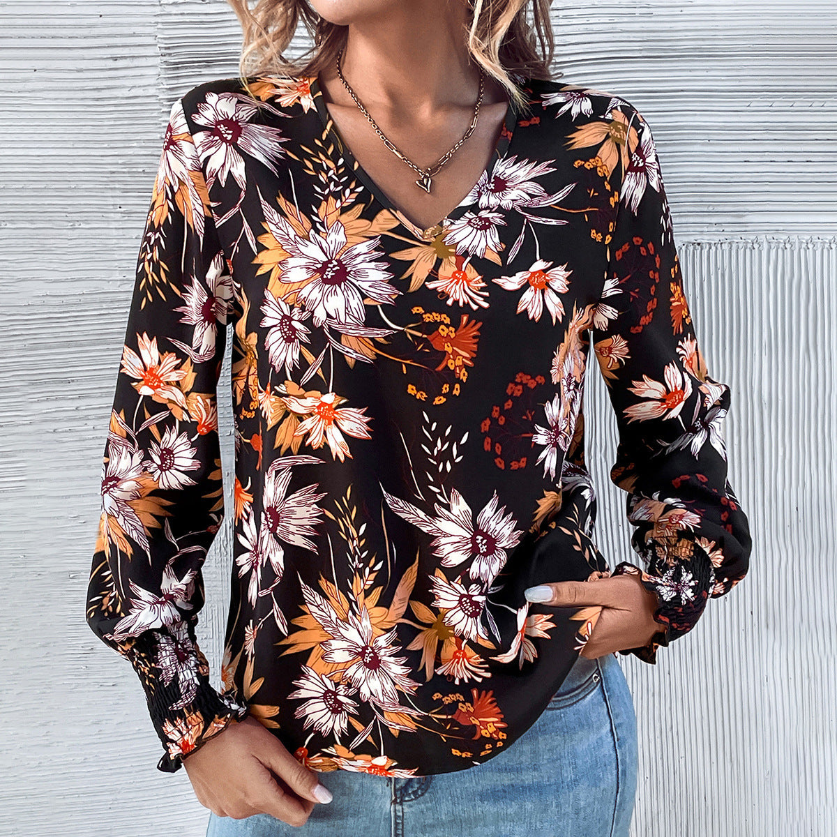 Blommig Blus med Elastiska Detaljer från StjerneStil