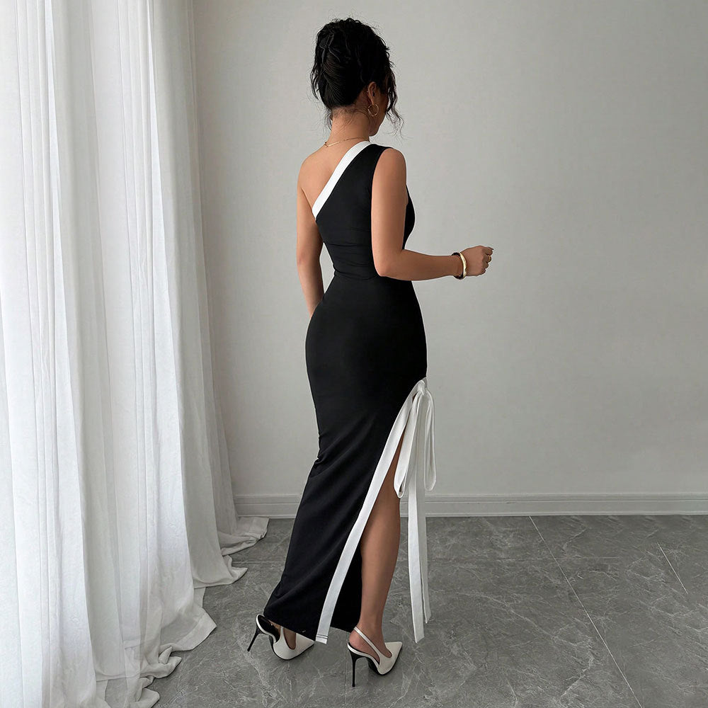 Elegant Aftenkjole med Asymmetrisk Udsnit og Slids