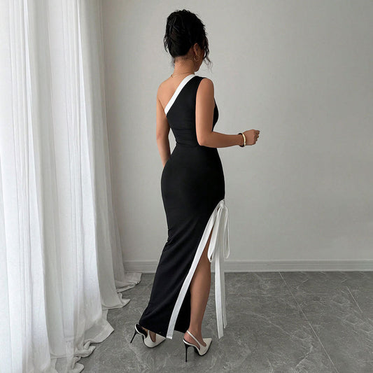 Elegant Aftenkjole med Asymmetrisk Udsnit og Slids