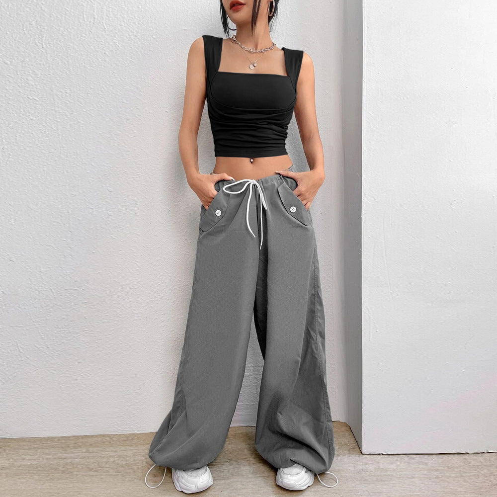 Feminint cropped tanktop med elegant firkantet udskæring