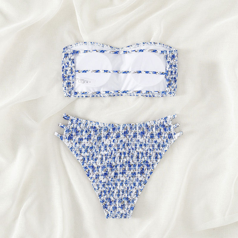 Feminine Bandeau-Bikini med Lekfulla Volanger
