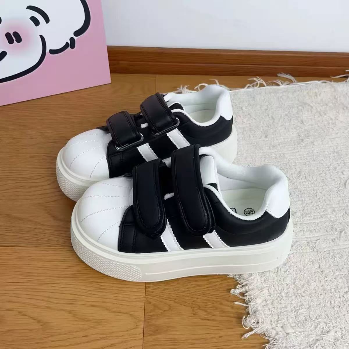 Elegant och Funktionell Sneakers med Justerbar Stängning