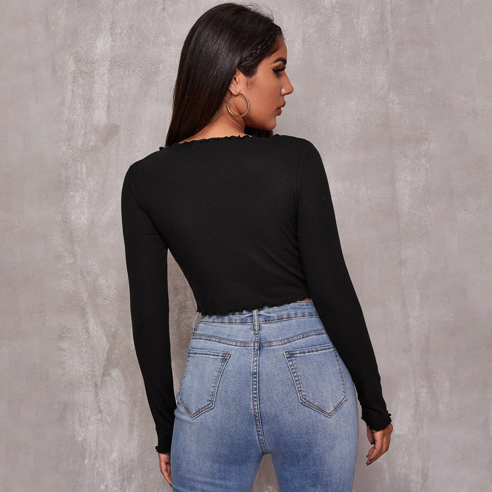 Moderne cropped top med snøring og delikate flæsedetaljer