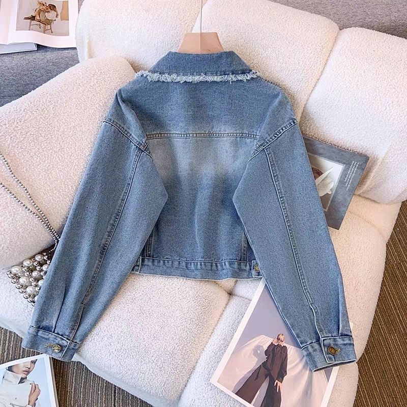 Chic Crop Denimjakke med Fringes og Unikke Detaljer