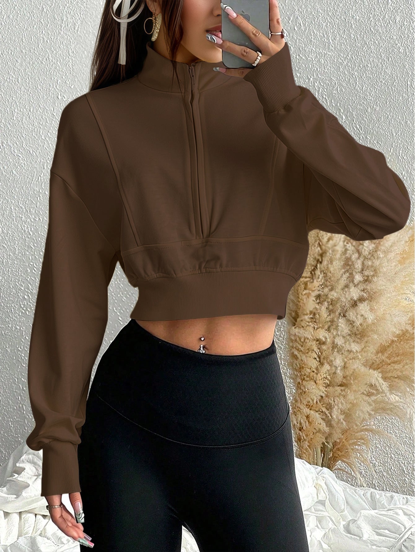 Stilfuld cropped Sweatshirt med høj lukning og blødt stof