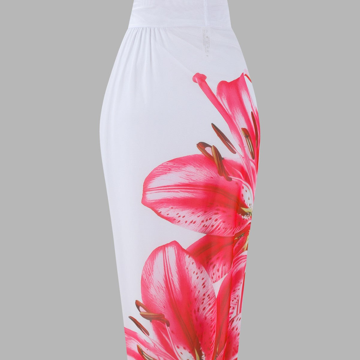Upplev Elegansen med Blommig Badset från AquaBelle
