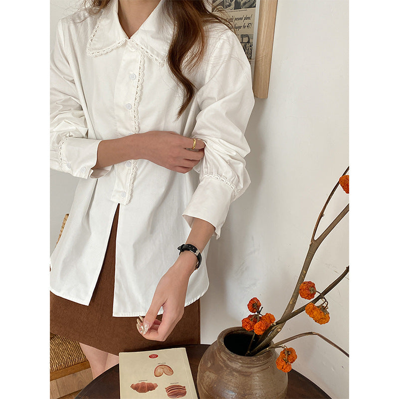 Feminine Bluse med Detaljeret Krave