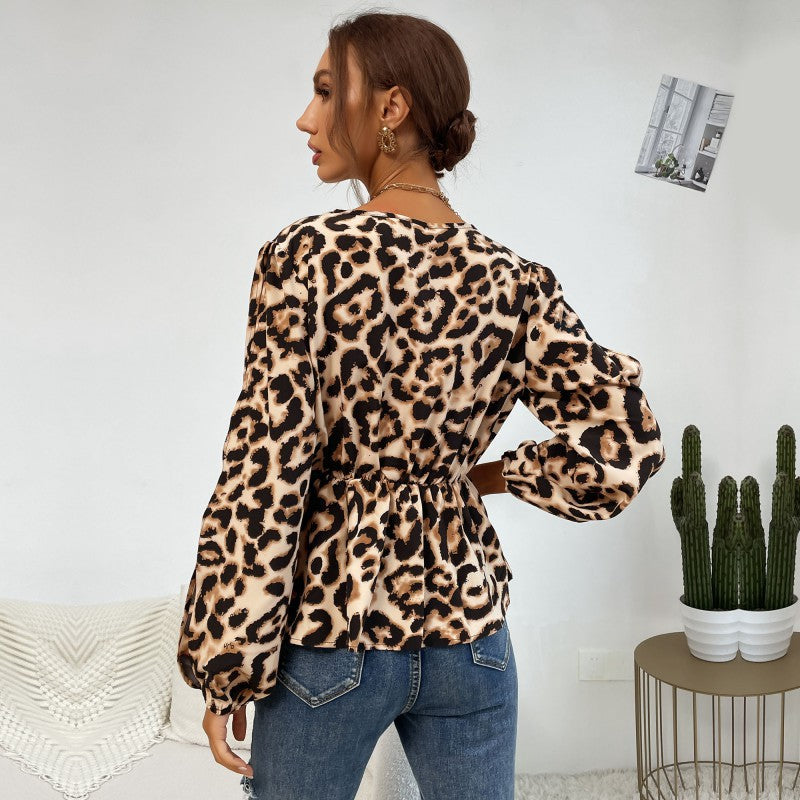 Elegant Bluse med Flæser og Dyreprint