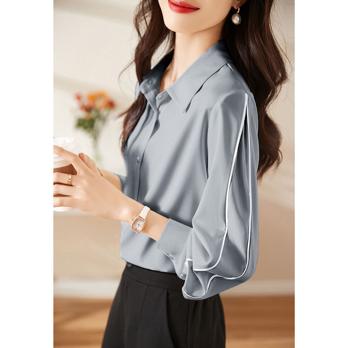 Klassisk og Elegant Bluse med Knappedesign - ModeEssens