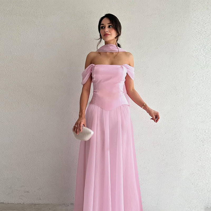 Förförande Aftonklänning med Off-Shoulder Design och Fina Volanger