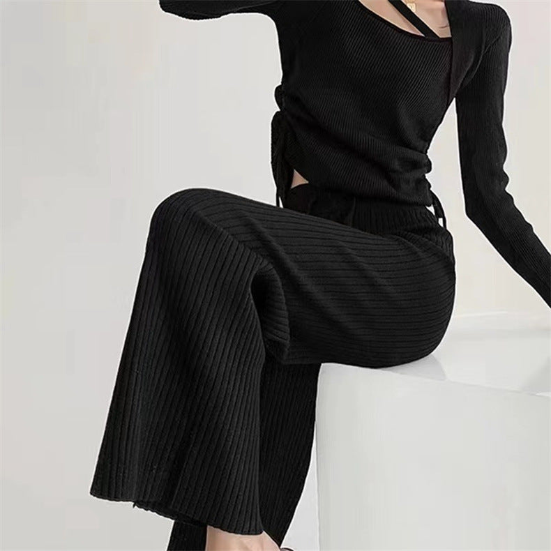 Feminine V-Hals Pullover med Krydsmønster