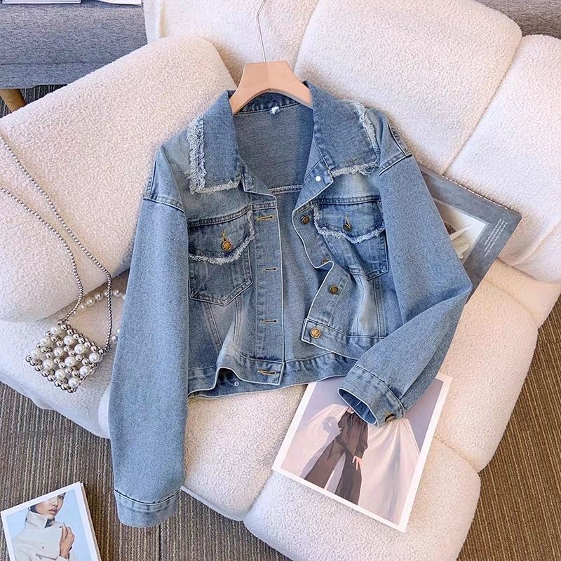 Chic Crop Denimjakke med Fringes og Unikke Detaljer