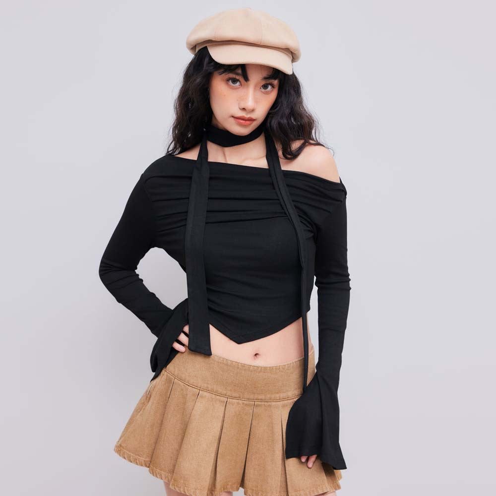 Moderne Crop-top med asymmetrisk design og drapering