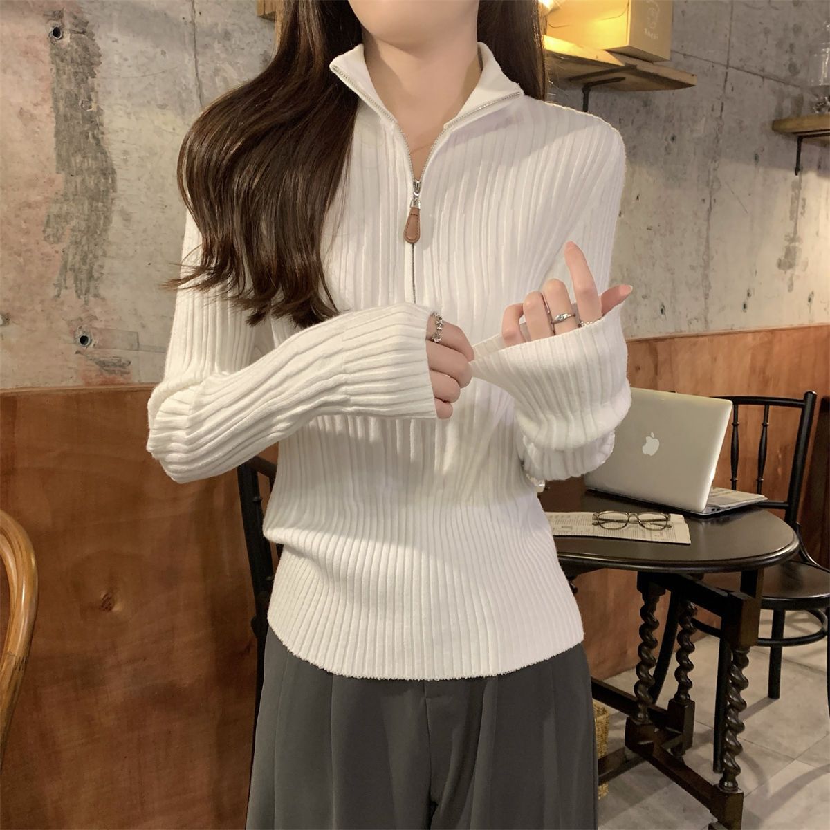 Feminint Sweatshirt med Stilfuld Krave