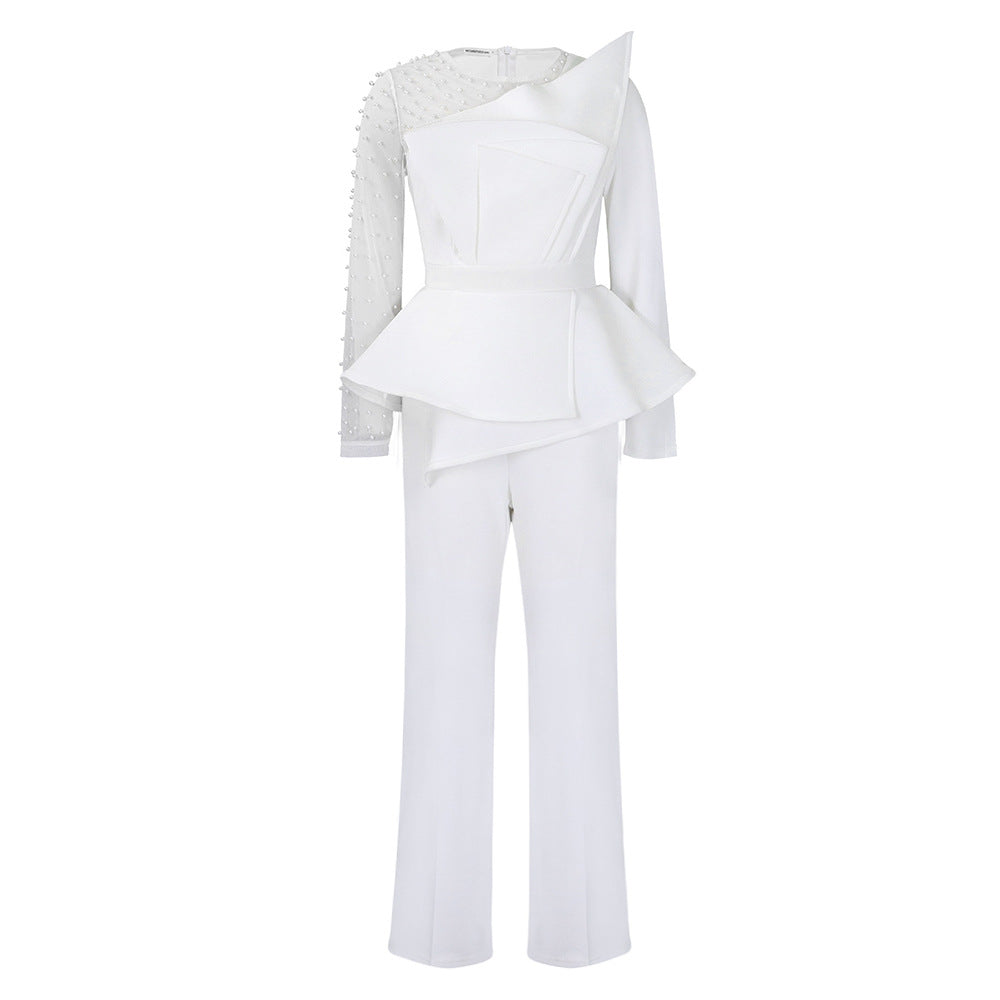 Modern Jumpsuit med Asymmetrisk Skärning och Glamourdetaljer
