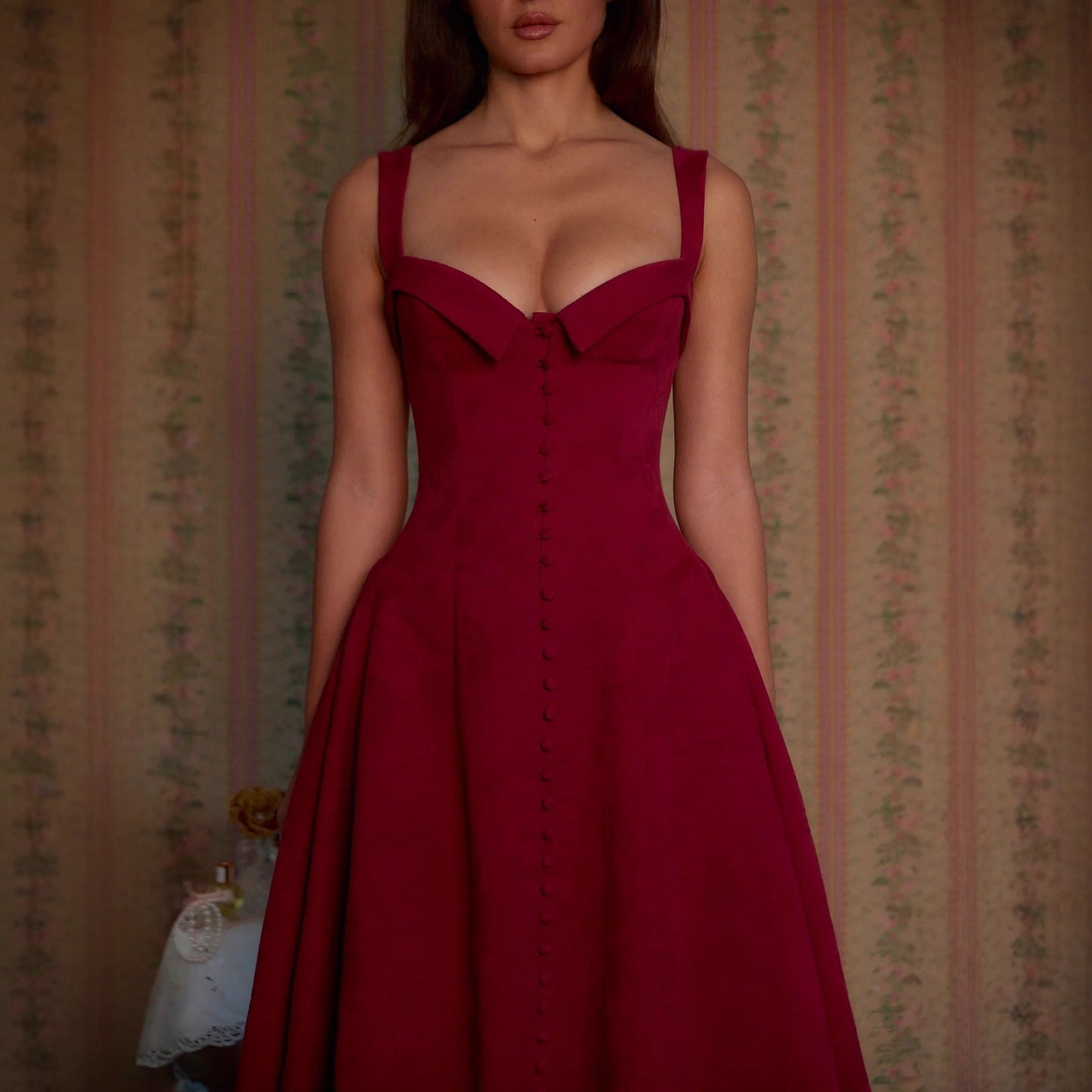 Eleganta Klänningen med Bustier och Knappdetaljer