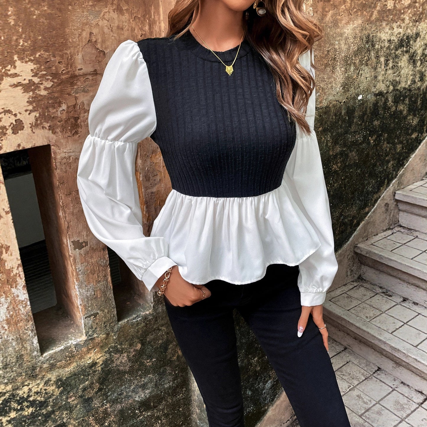 Elegant Bluse med Fede Puffærmer og Struktureret Design