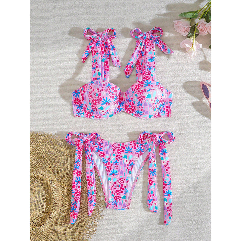 Feminint Bikiniset med Rufsdetaljer och Blommönster
