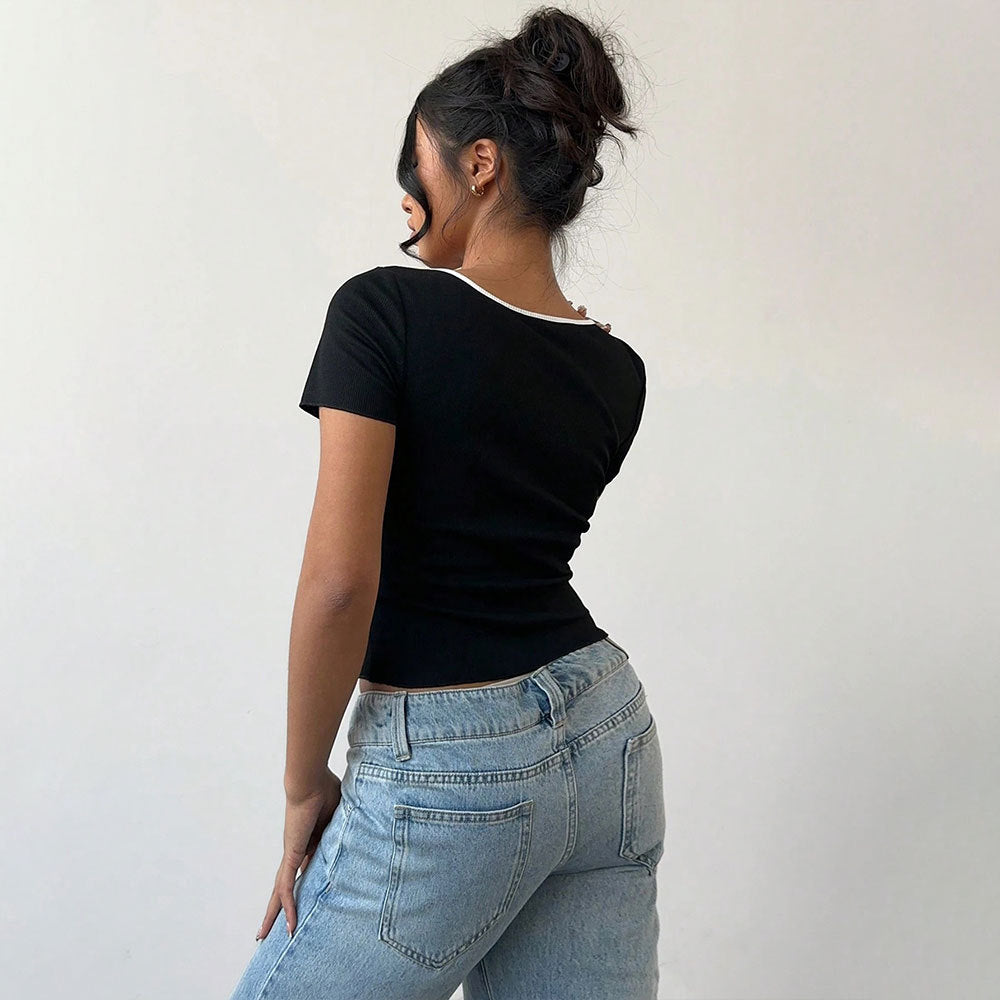 Elegant cropped top med unikke sommerfugleknapper