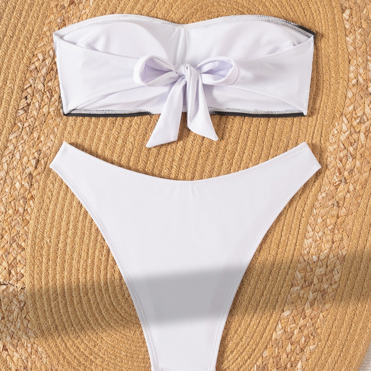 Elegant Bandeau-Bikini med Unikt Mönster