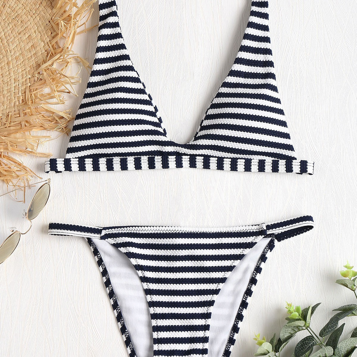Bikini för kvinnor med marinrandigt mönster