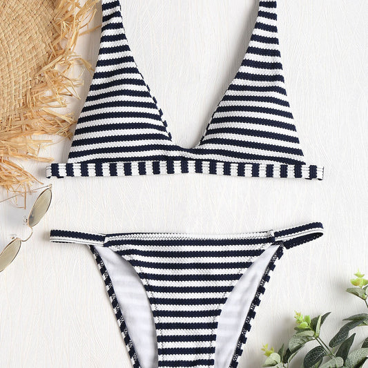 Bikini för kvinnor med marinrandigt mönster