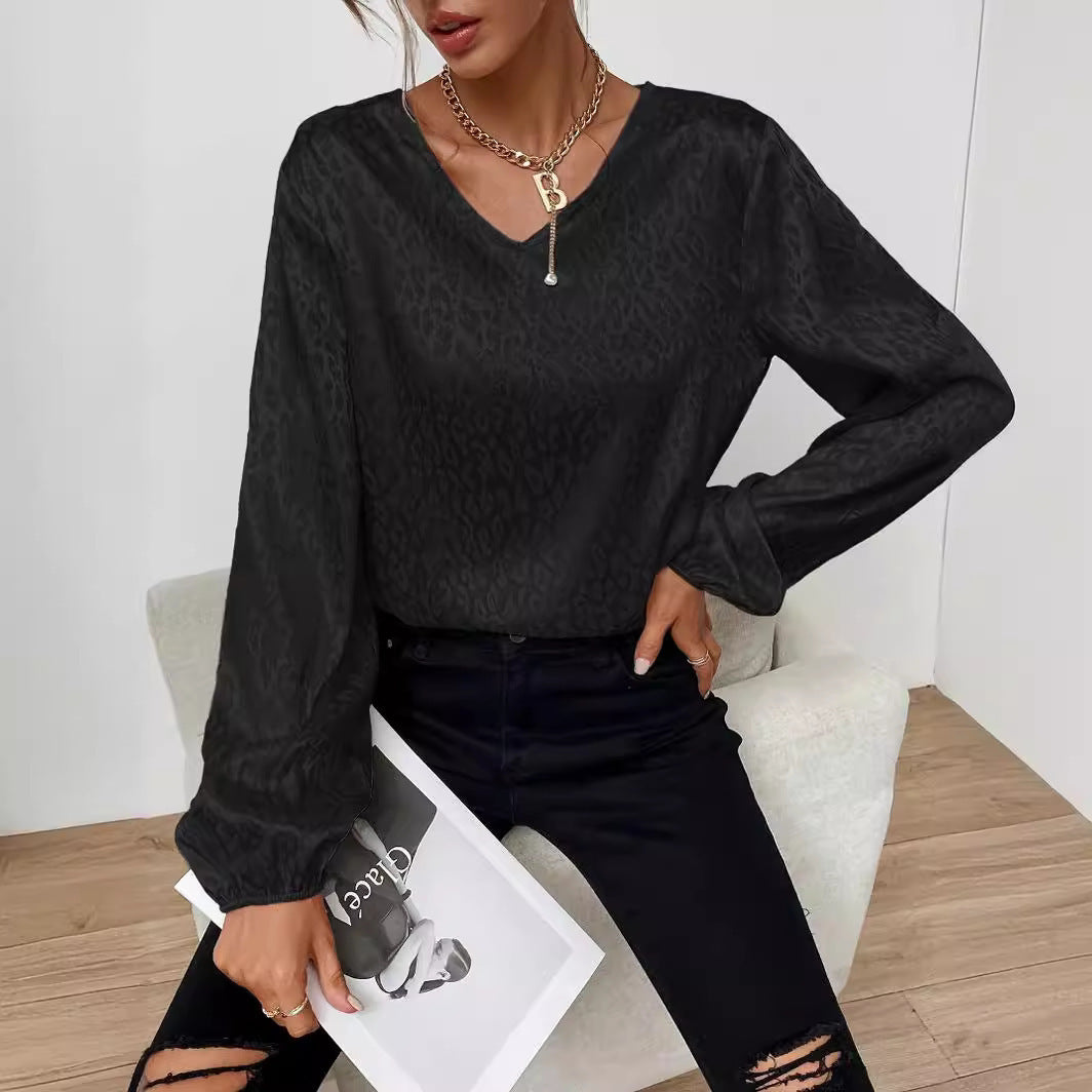 Moderne Bluse med V-Udskæring og Unikt Design
