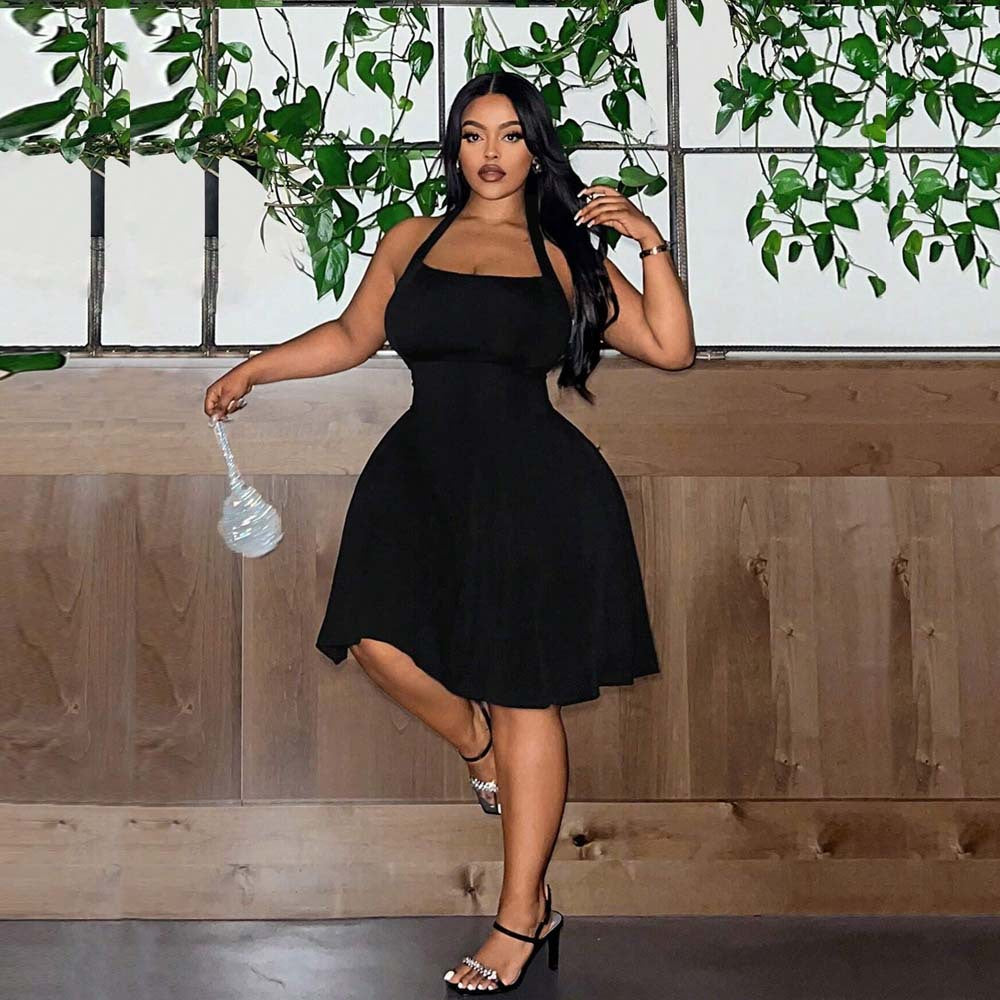 Elegant Off-Shoulder Klänning med Flödande Kjol