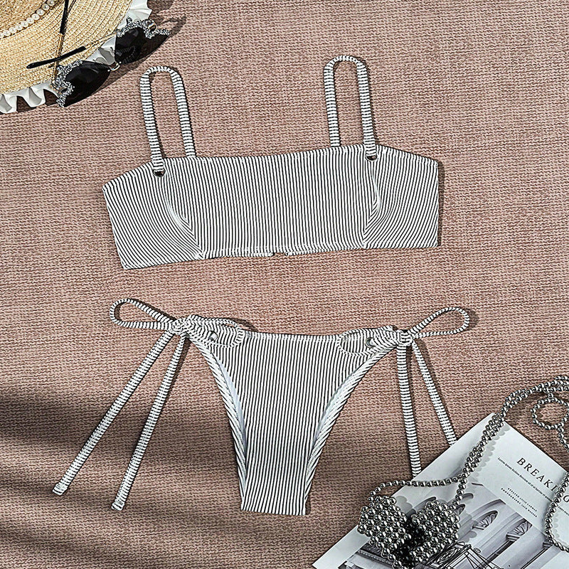 Snygg Bandeau-Bikini i Trendig Randdesign