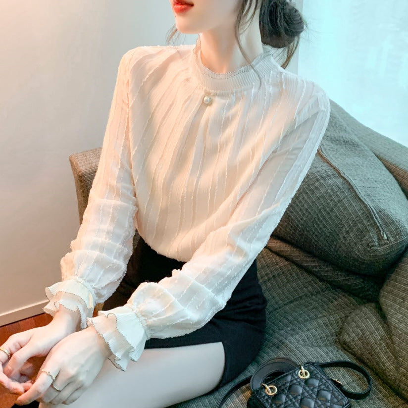 Feminine Bluse med Struktureret Design og Flatterende Detaljer