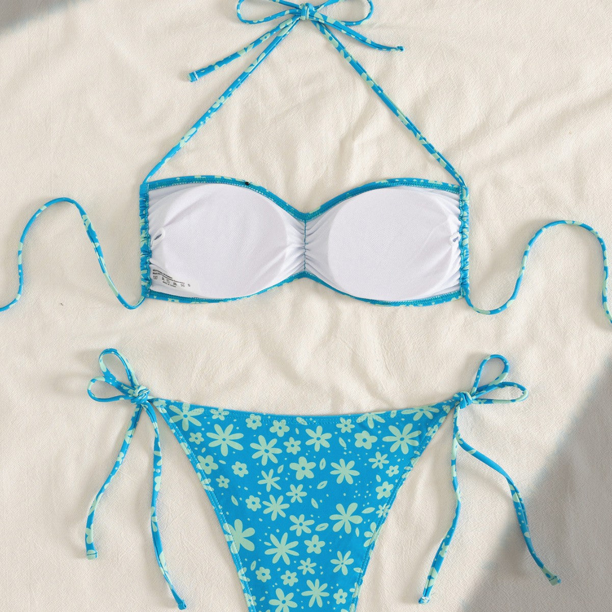 Blomstrande Bandeau-Bikini för Stilsäkra Kvinna